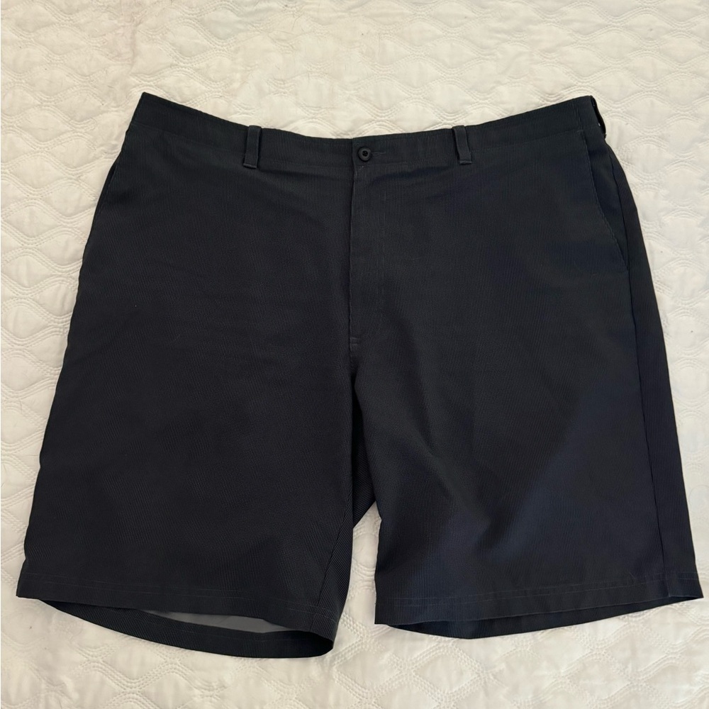 Ben Hogan Men’s Dark Gray/Bavy Golf Shorts- Size 42. 9” inseam